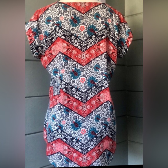 Express short sleeve colorful print top. Adj. front zipper excellent condition. - Picture 10 of 16